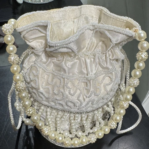Pearl design hand bag